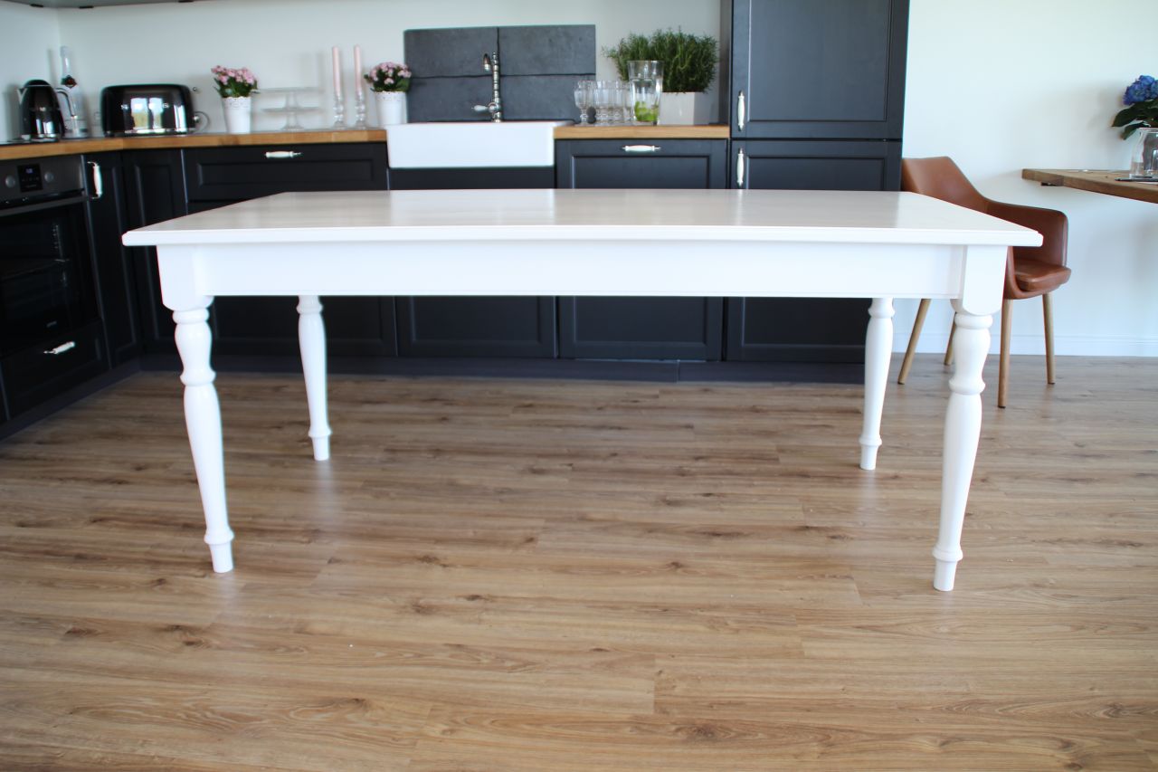 Esstisch 'London' handgefertigt aus massivem Kiefernholz