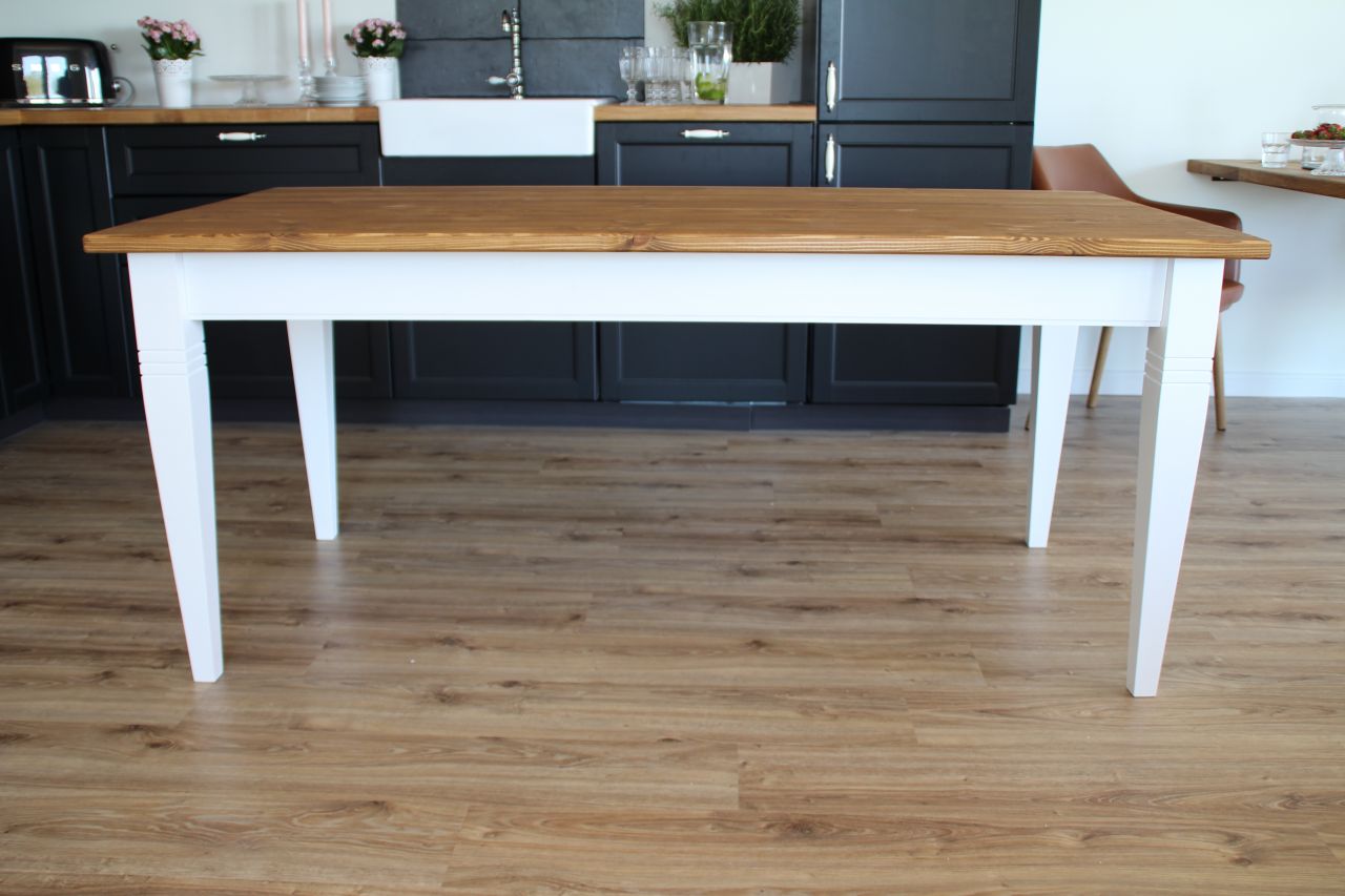 Esstisch 'Stockholm' aus massiver Kiefer im Landhausstil