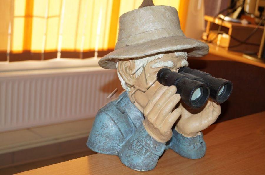 Design Großvater mit Fernglas Figur Statue Skulptur Figuren Skulpturen Deko Neu