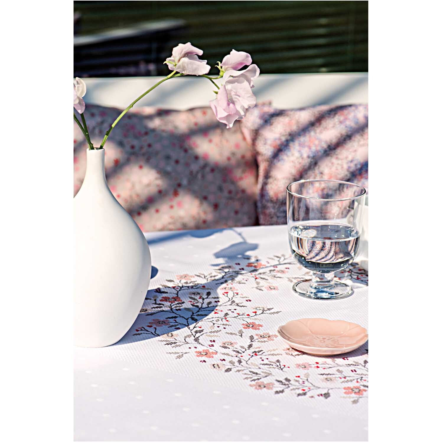 Rico Design Stickpackung Tischdecke Streublümchen 90x90cm