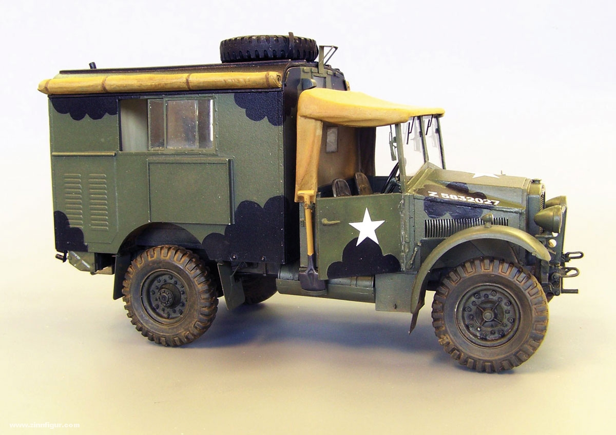 Plus Models Morris CS8 mit Mk.III Koffer