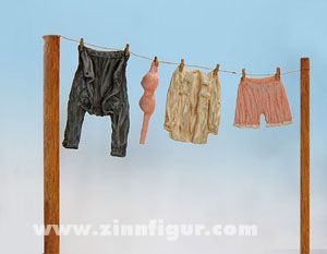 Plus Models Wäsche auf der Leine