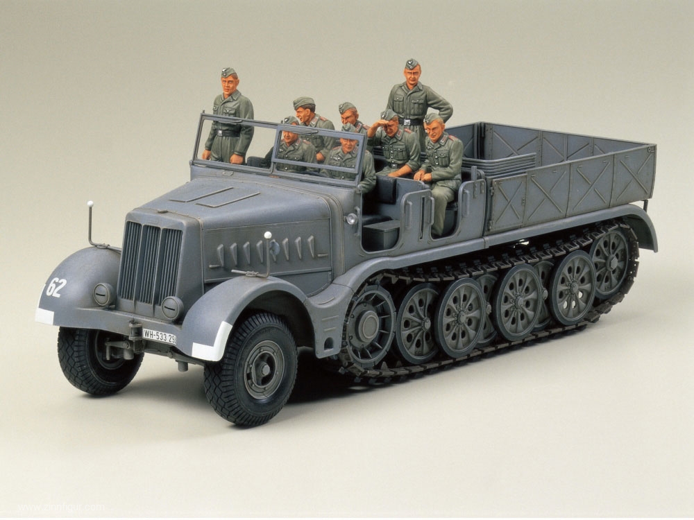 Tamiya Sd.Kfz. 9 Schwerer Zugkraftwagen 18t FAMO