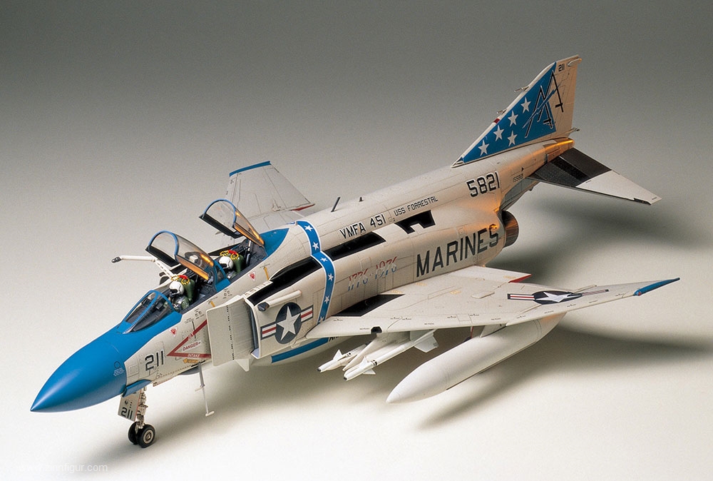 Tamiya MC Donnell F-4J Phantom II