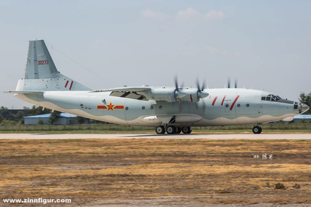 Hobby Boss Y-8 Transportflugzeug