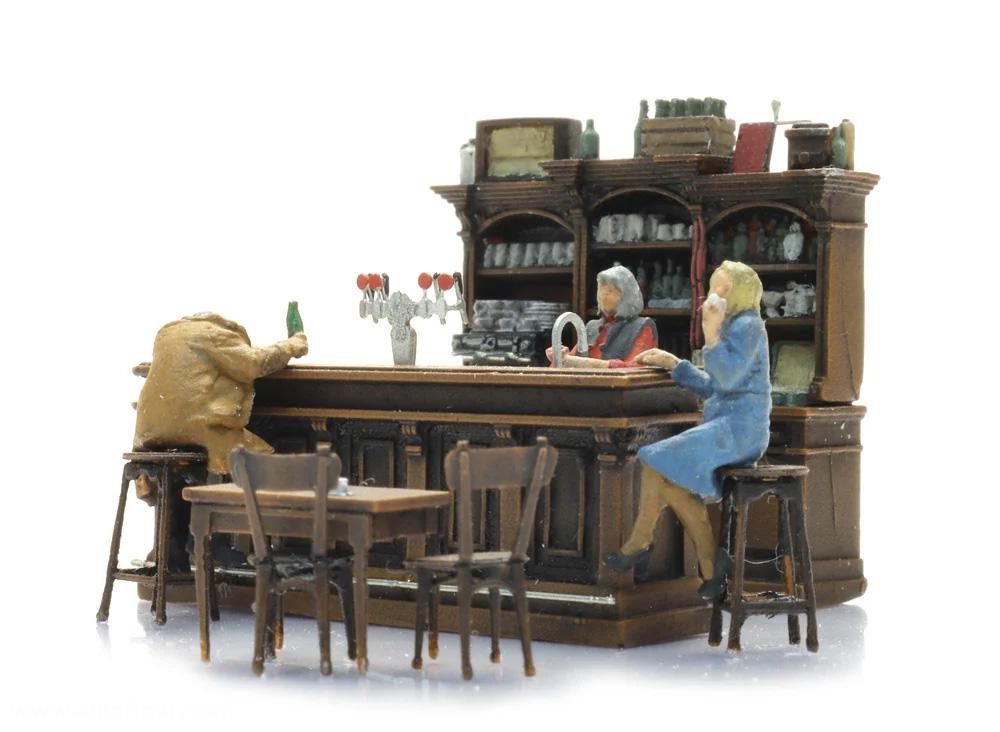 Artitec Cafe Interieur mit 3 Figuren