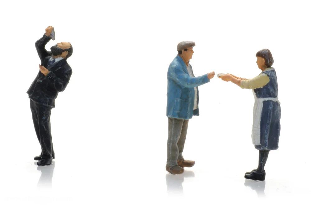 Artitec Verkäuferin und Kunden für Heringsstand (3 Figuren)