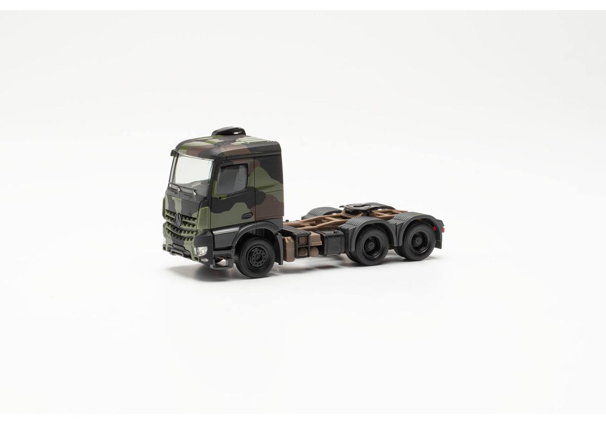 HERPA Miniaturmodelle Mercedes-Benz Arocs 6x4 Zugmaschine 'Bundeswehr', flecktarn