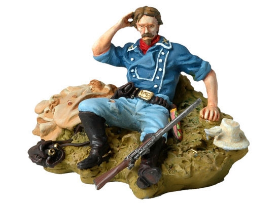 Andrea Miniatures Hauptmann Tom Custer, auf dem Boden sitzend