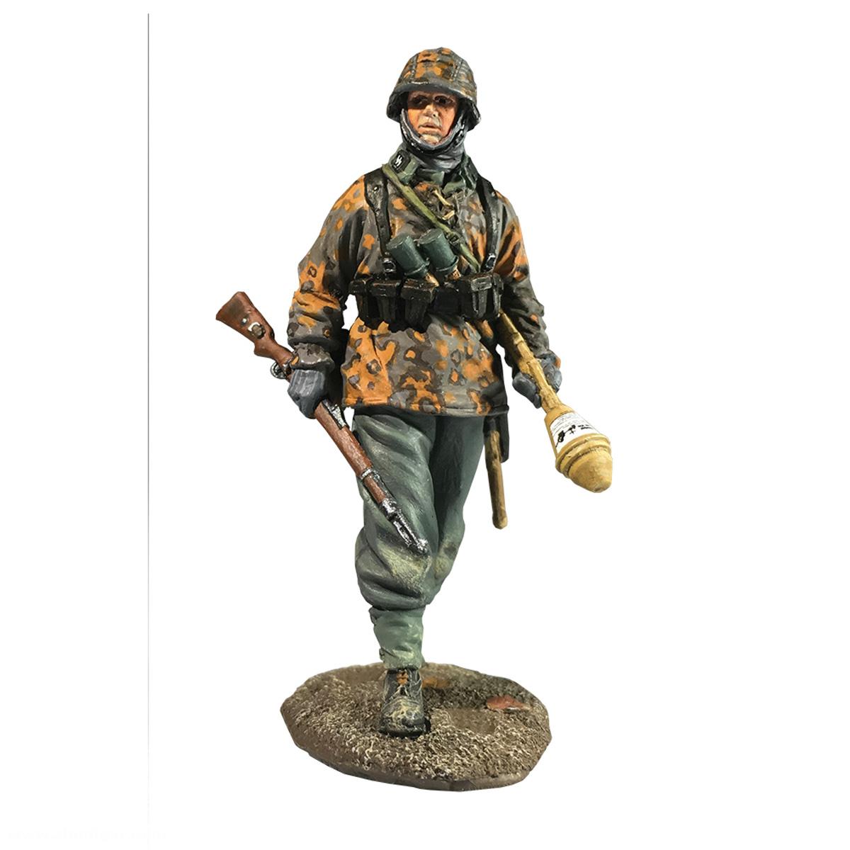 W. Britain Waffen SS Soldat mit Panzerfaust - vorgehend