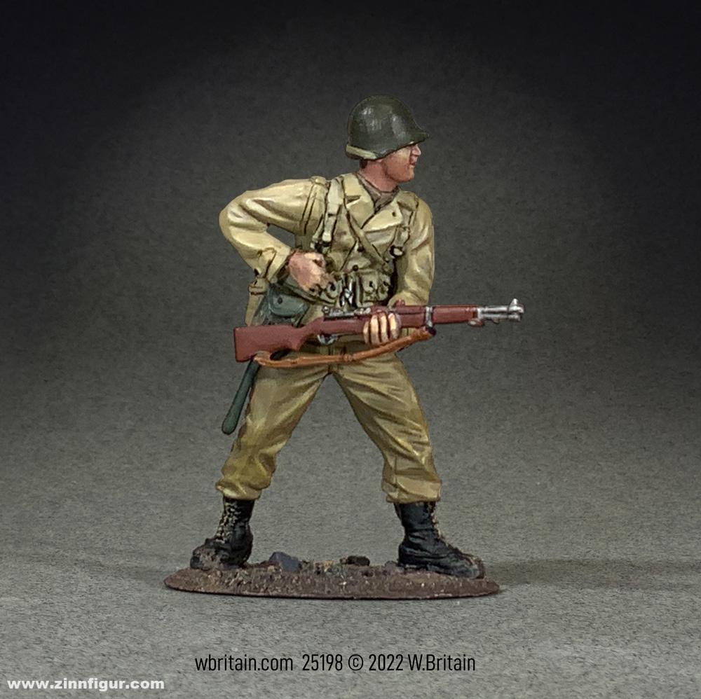 W. Britain US Armored Infanterist nach Munition greifend - 1943-45