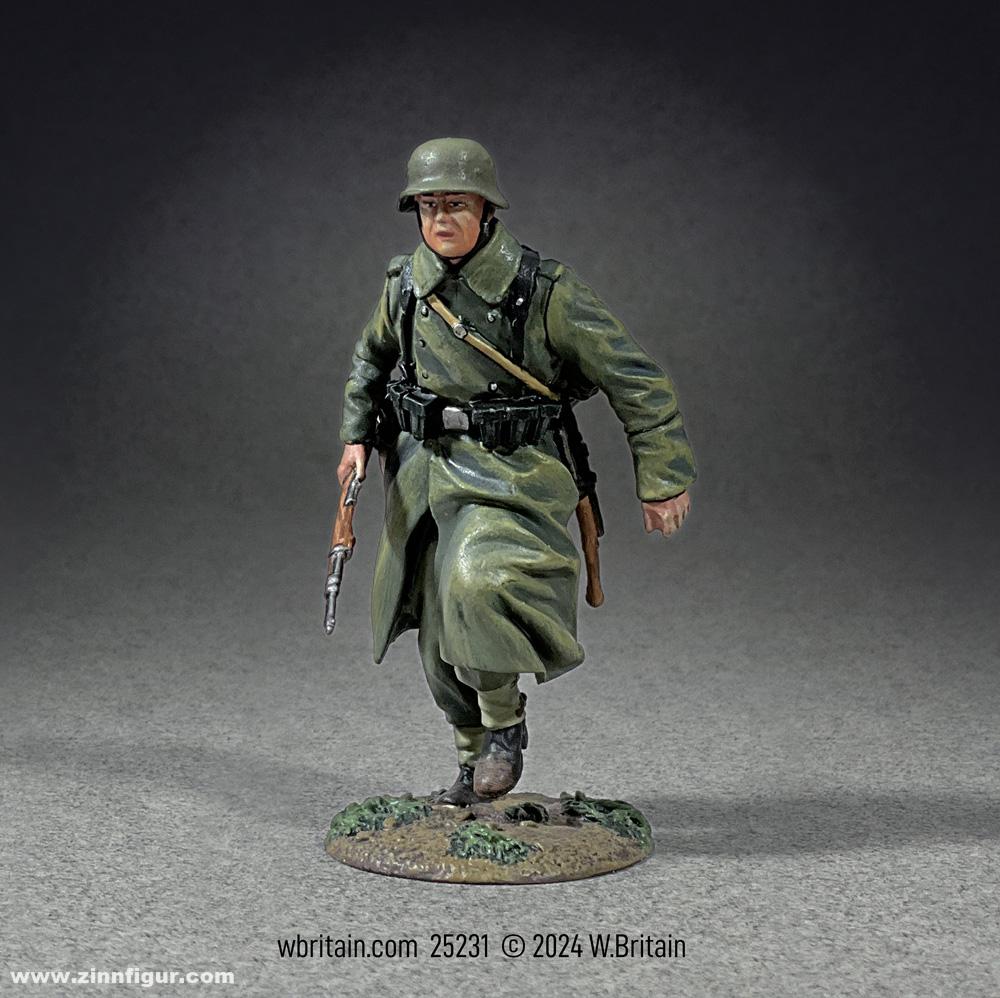 W. Britain Grenadier im Mantel mit 98K, rennend - 1941-45