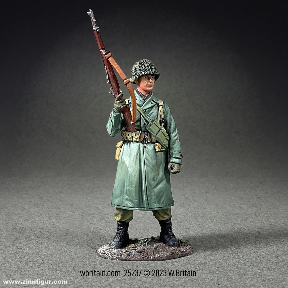 W. Britain US Infanterist in Regenmantel mit M1 - 1943-45