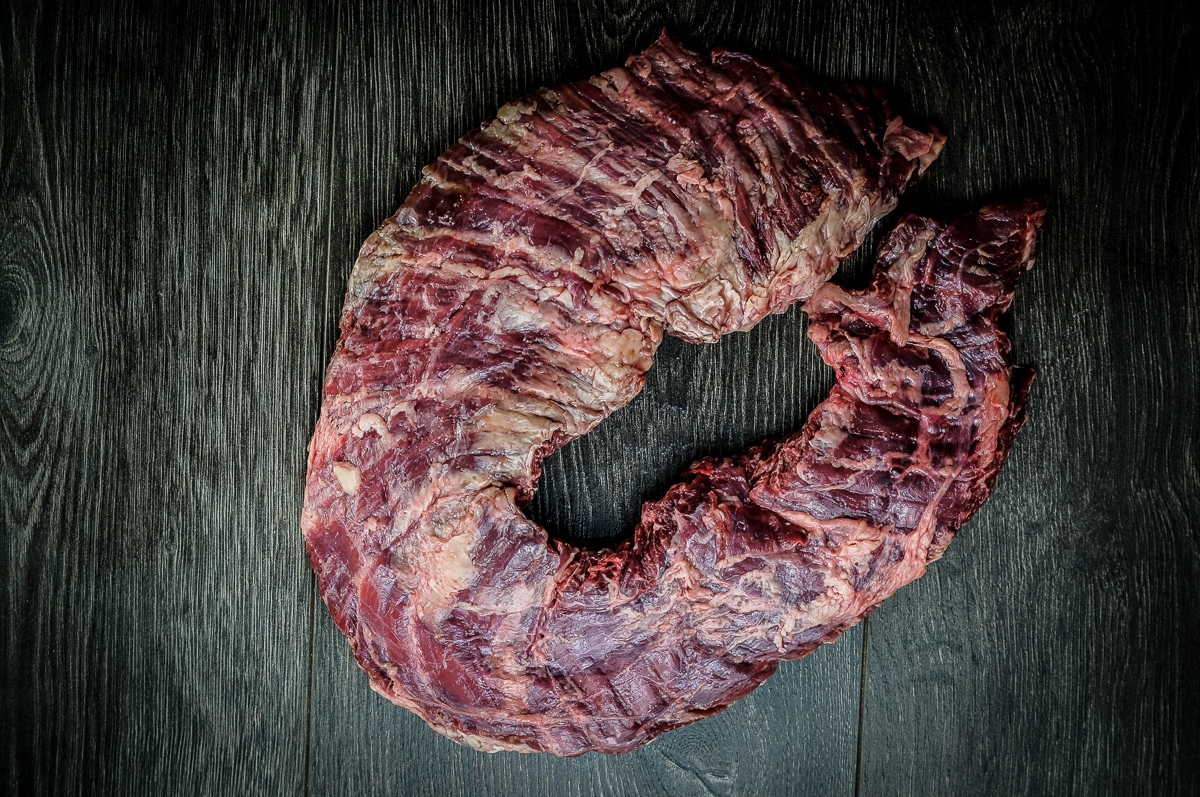 Skirt Steak / Kronfleisch. Special Cut von der Simmentaler Färse, zugeschnitten vom Traditionsmetzger