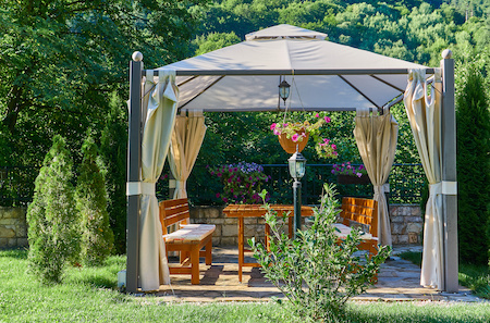 Pavillon mit Rechnung bezahlen